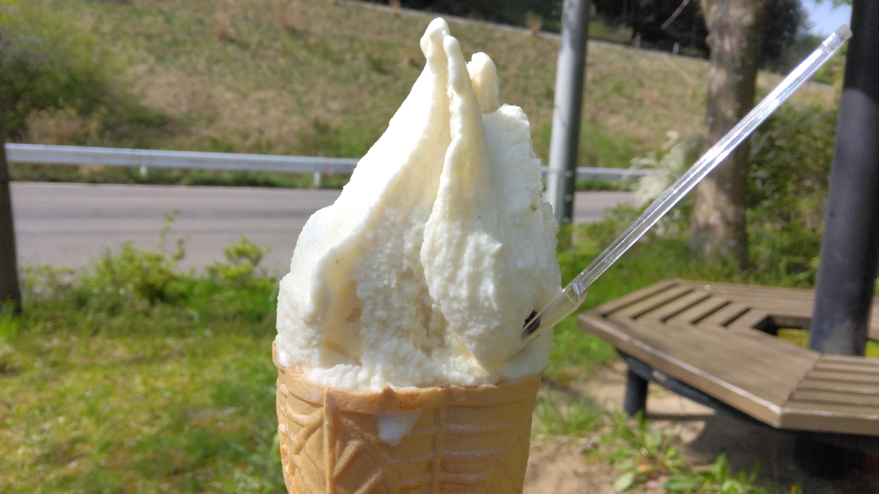 牧場で食べるアイスクリーム