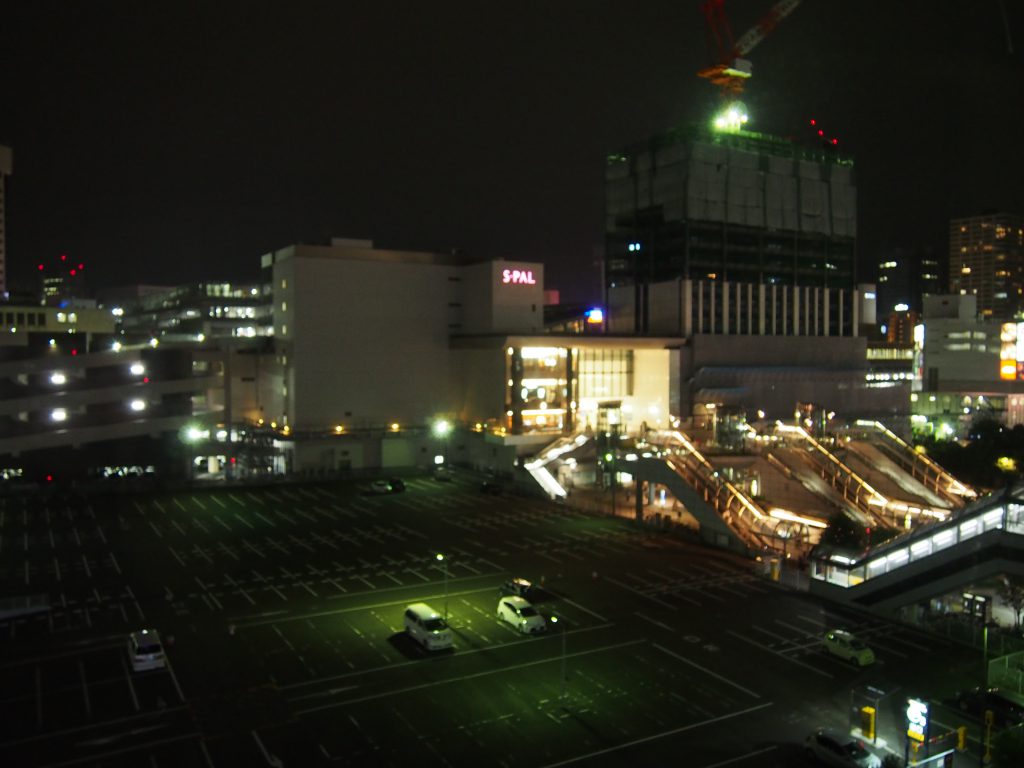 夜の仙台駅東口の駅ビル