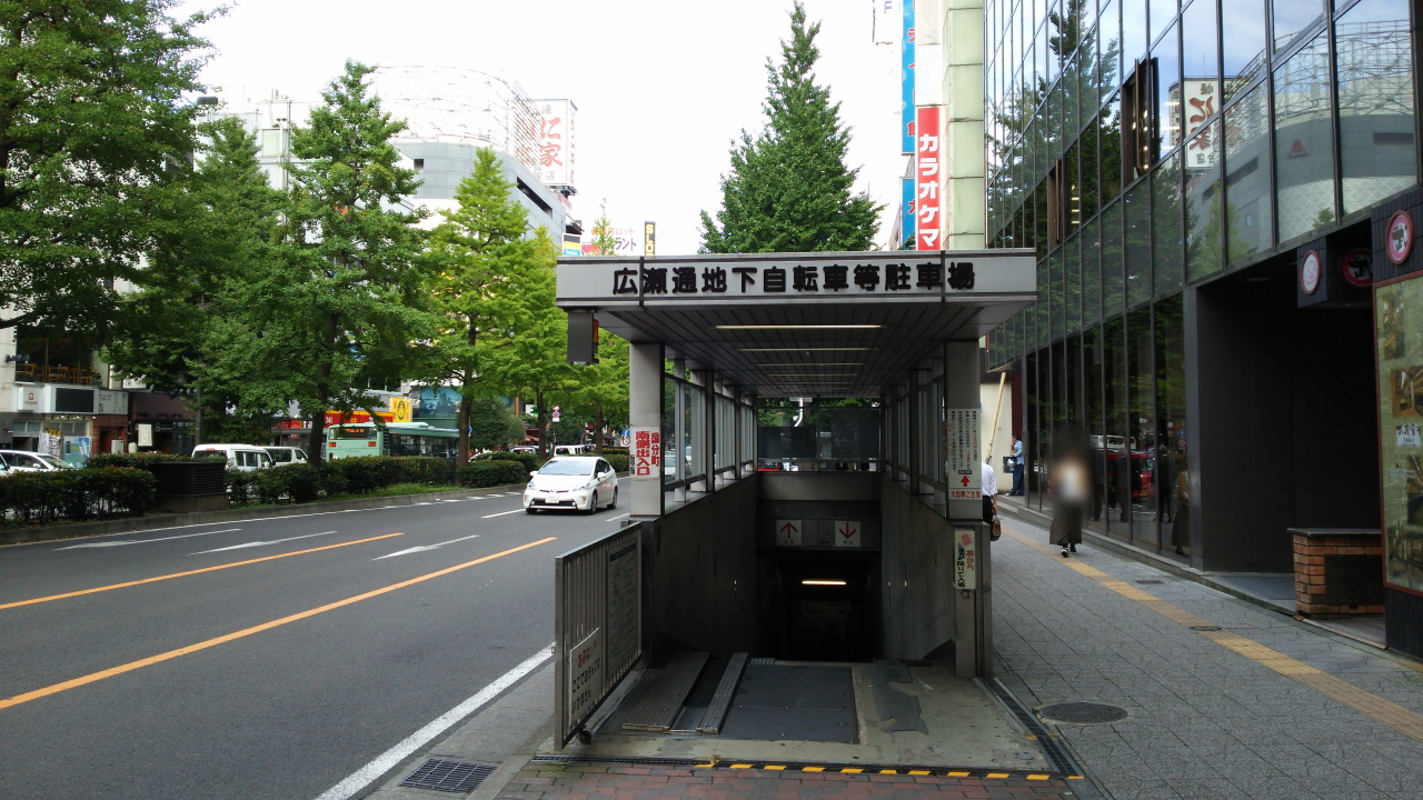 仙台市の広瀬通りにある駐輪場