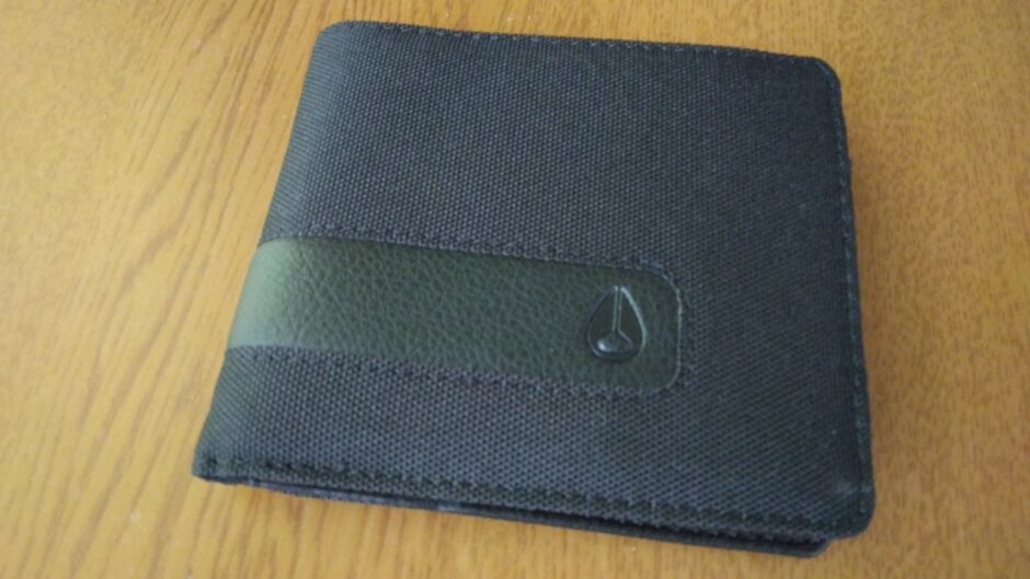 布製の黒い財布