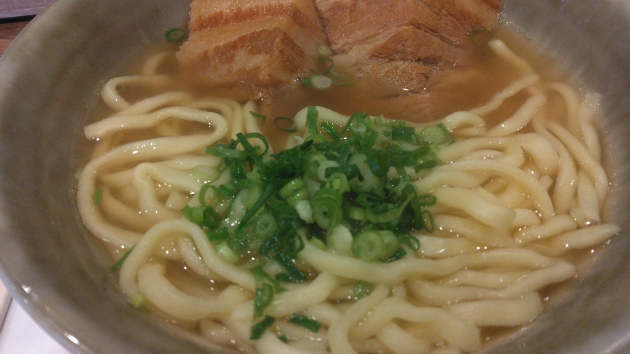 ラフテーそばの麺