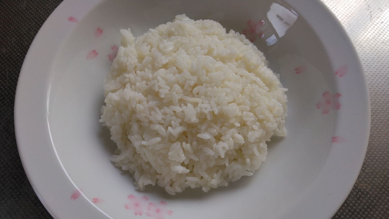 大皿に盛ったご飯